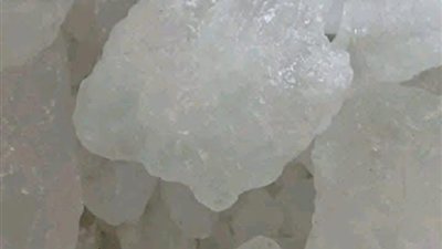 فوائد حجر الشبة واستخداماته الشائعة