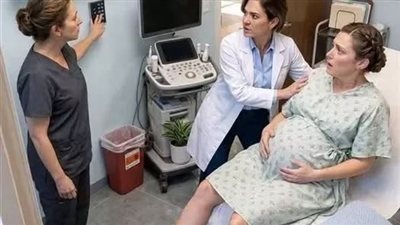 قررت أن أذهب إلى طبيبة أخرى غير زوجي