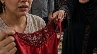 حماتي جابتلي قميص نوم ورمته  في وشي