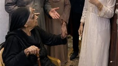 جدتي عندها 90 سنه جات تزورني في بيت جوزي لاول مره