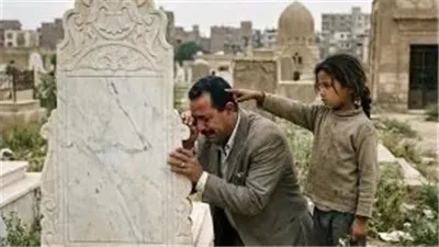 مليونير يزور قبر أبنائه والمفاجأة بانهم أحياء